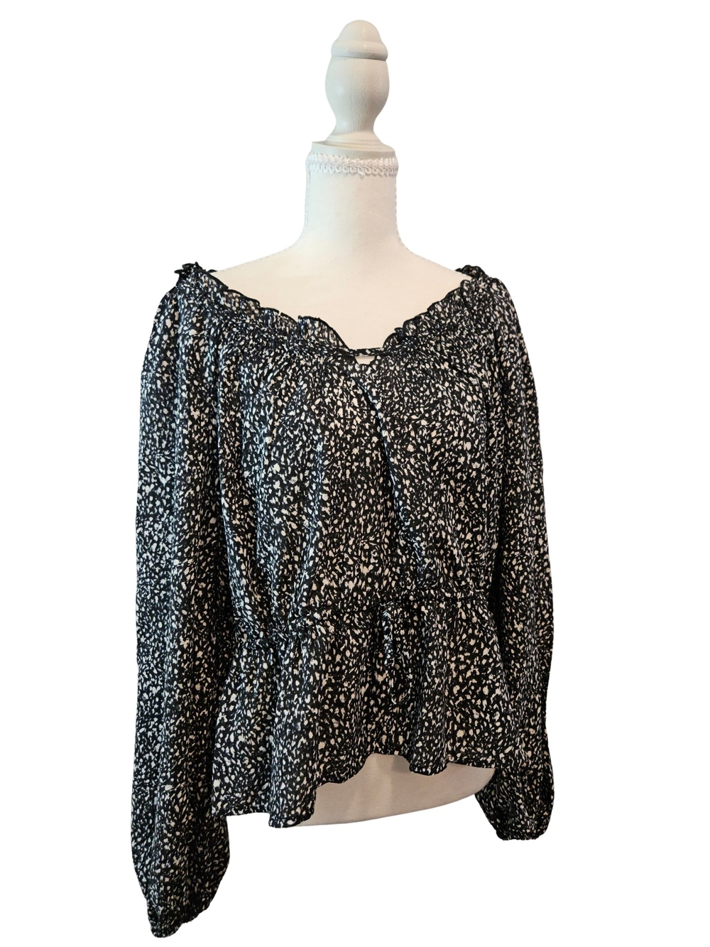 Universal Thread Peplum Balloon Sleeve Blouse - Size L - NWT